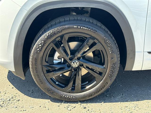 new 2026 Volkswagen Atlas Cross Sport car, priced at $53,797