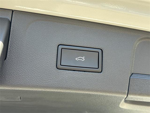 new 2026 Volkswagen Atlas car, priced at $45,052