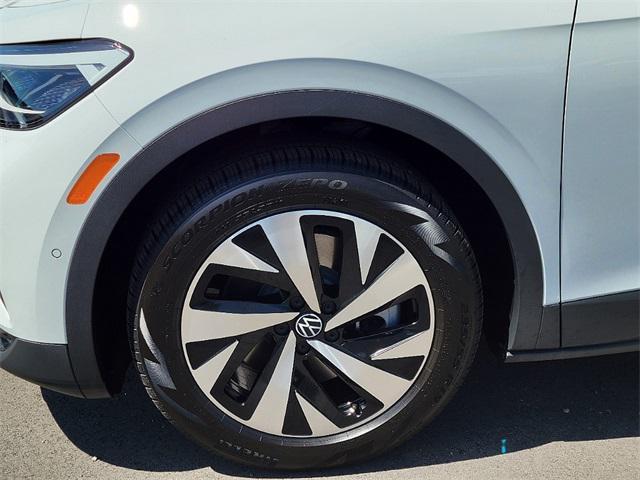 new 2024 Volkswagen ID.4 car, priced at $32,565