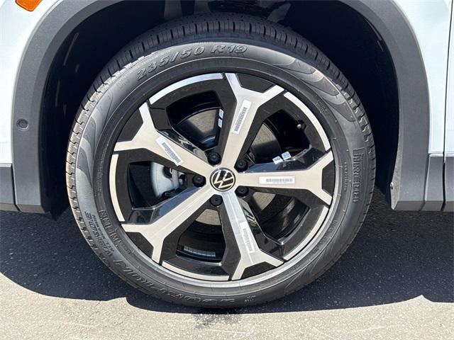 new 2025 Volkswagen Tiguan car, priced at $32,909