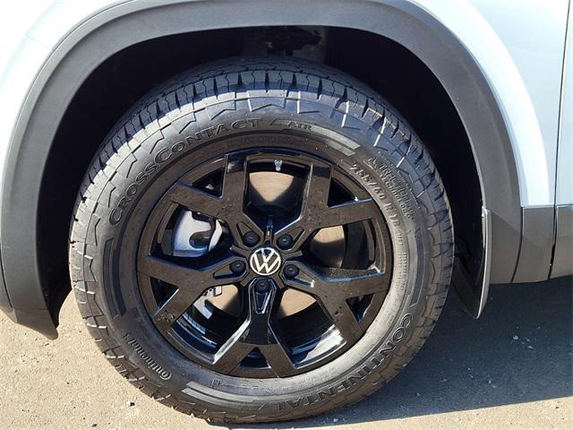 new 2025 Volkswagen Atlas car, priced at $46,086