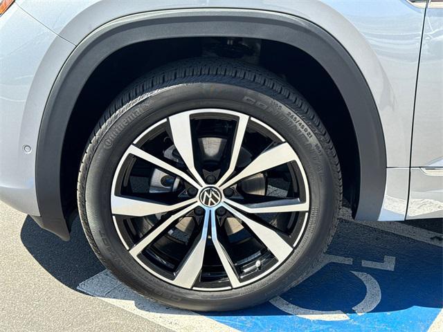 new 2025 Volkswagen Atlas car, priced at $50,655