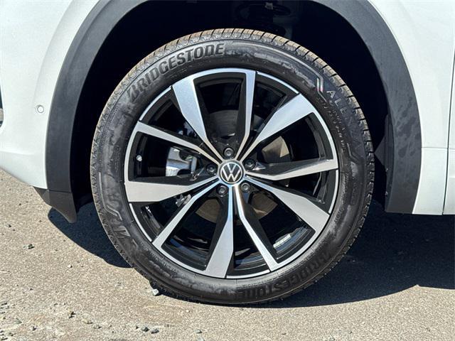 new 2026 Volkswagen Atlas Cross Sport car, priced at $53,859