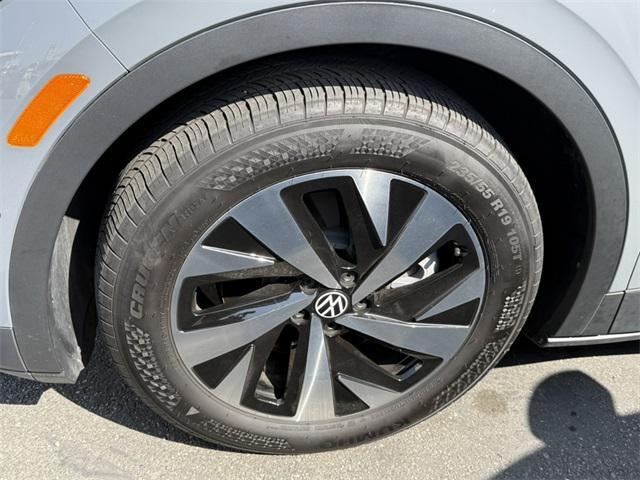 used 2023 Volkswagen ID.4 car, priced at $25,499