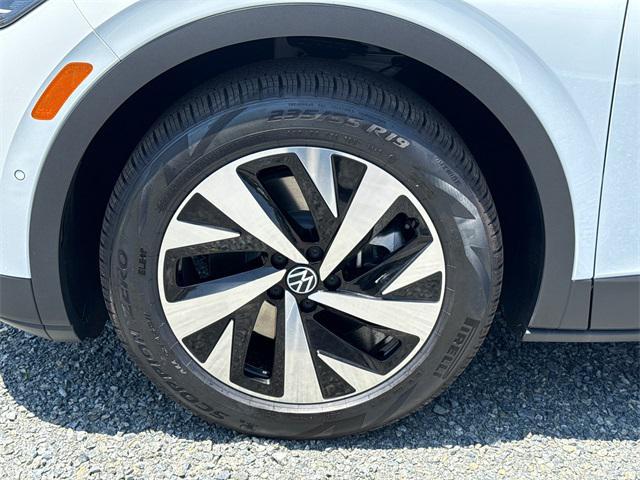new 2025 Volkswagen ID.4 car, priced at $39,316