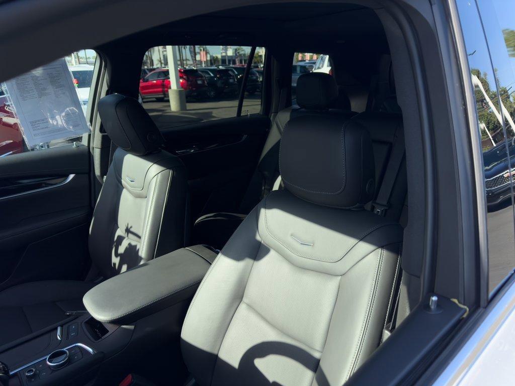 used 2025 Cadillac XT6 car, priced at $59,951