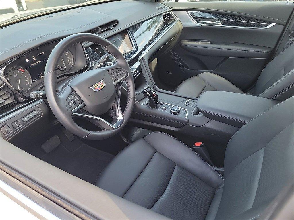 used 2025 Cadillac XT6 car, priced at $52,995