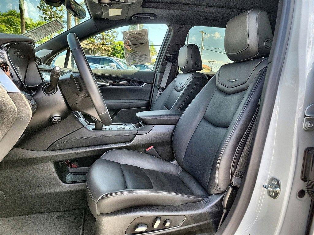 used 2025 Cadillac XT6 car, priced at $52,995