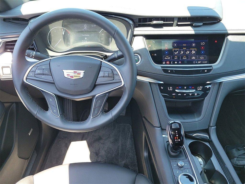 used 2025 Cadillac XT5 car, priced at $41,995