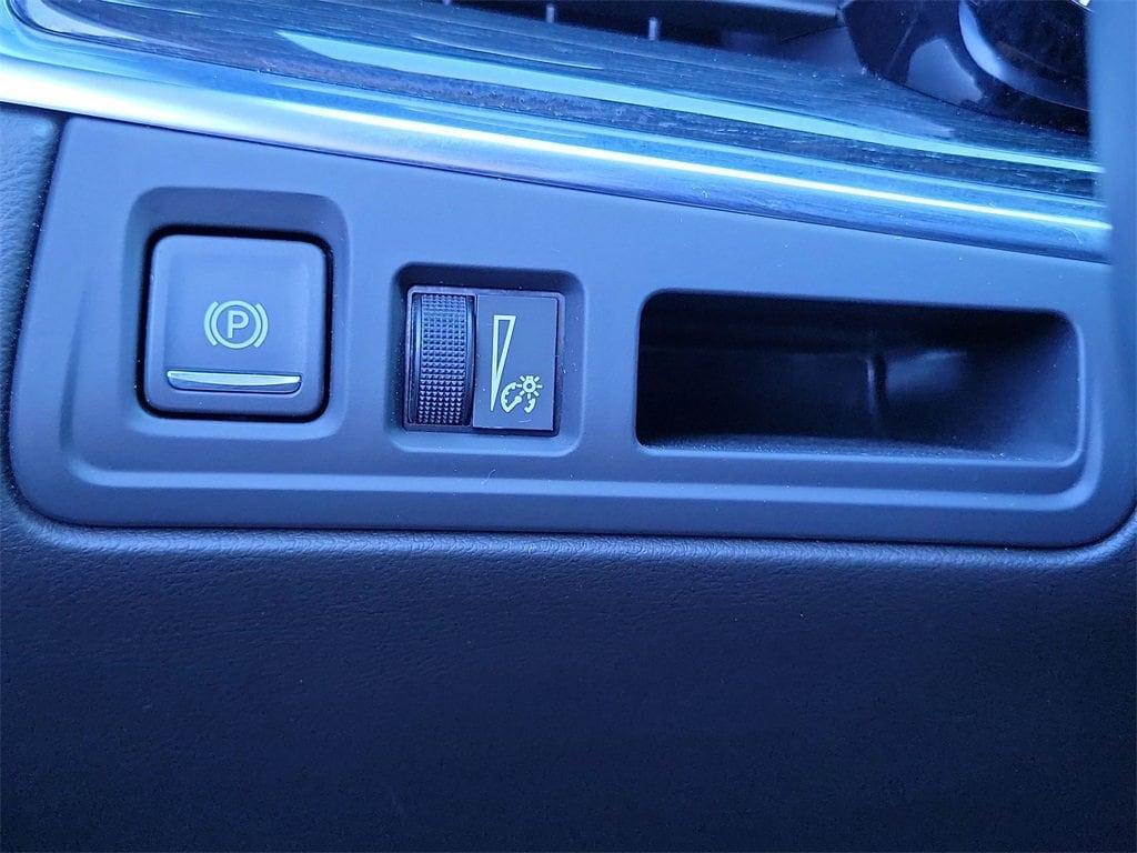 used 2025 Cadillac XT5 car, priced at $50,995