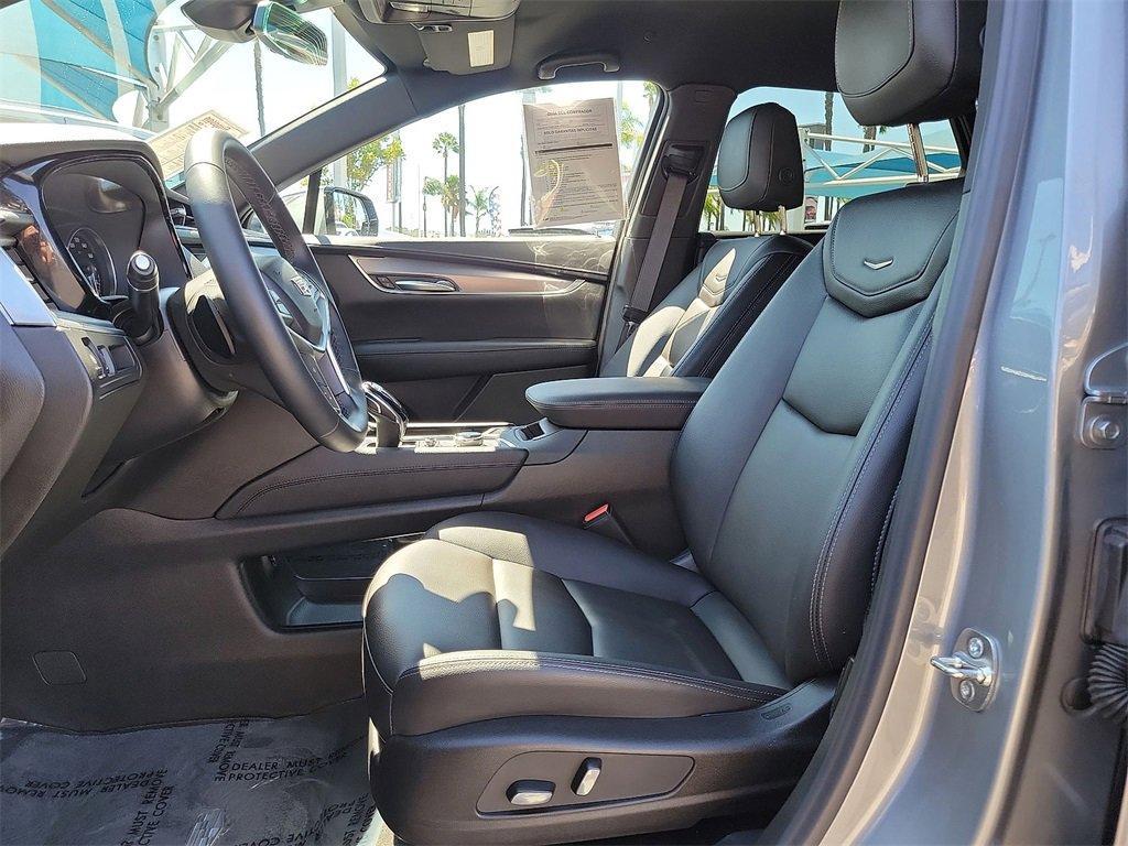 used 2025 Cadillac XT5 car, priced at $40,995
