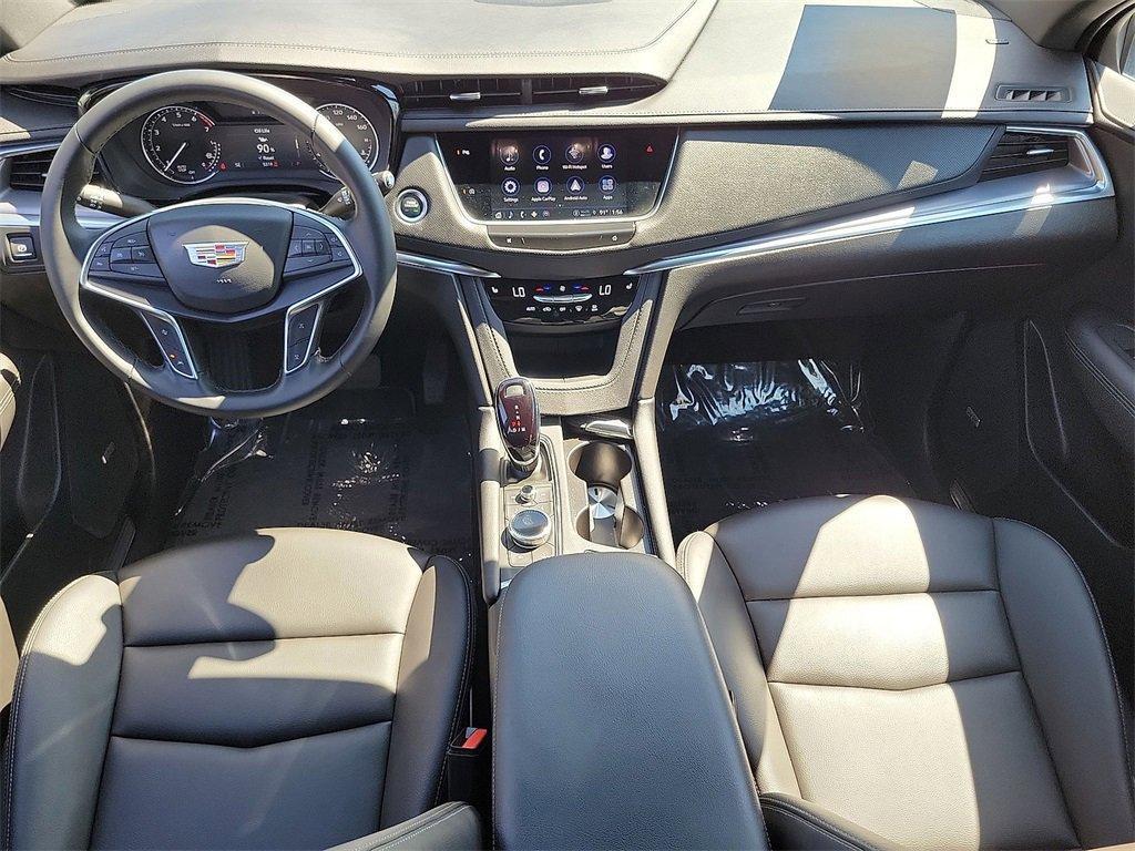 used 2025 Cadillac XT5 car, priced at $40,995
