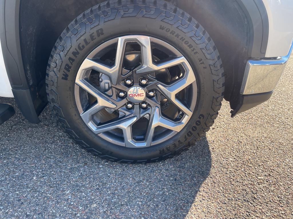 used 2022 GMC Sierra 1500 car, priced at $45,594