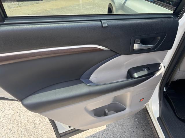 used 2016 Toyota Highlander car, priced at $21,900