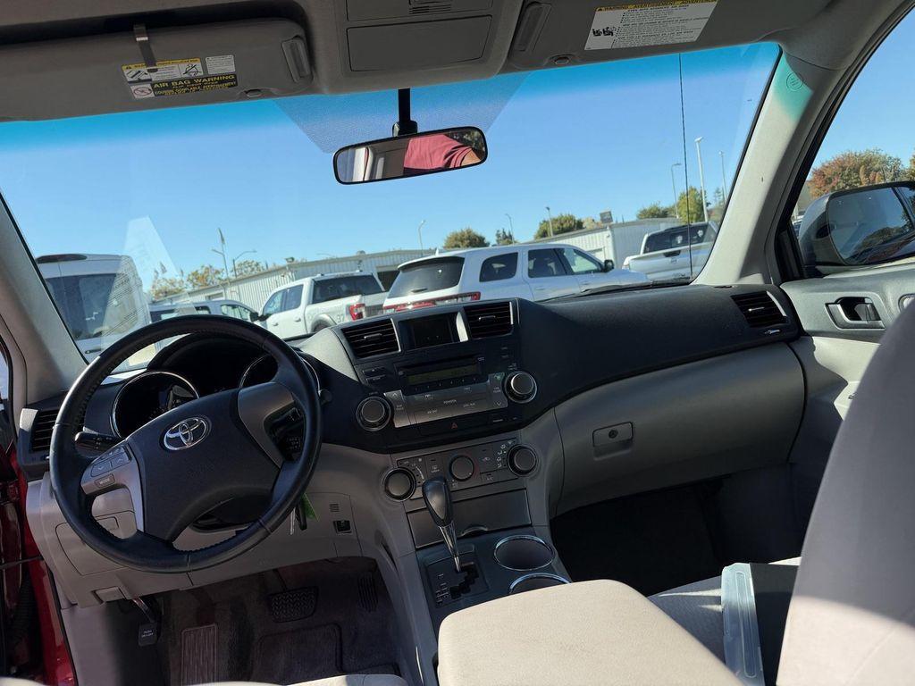 used 2009 Toyota Highlander car, priced at $10,000
