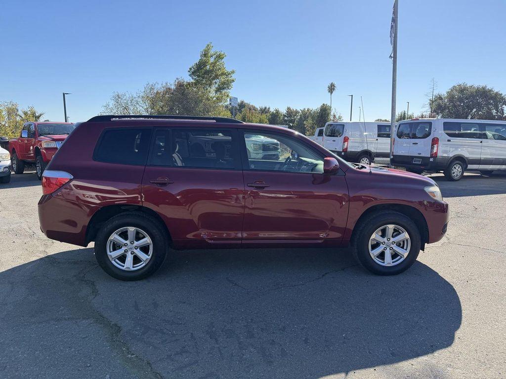 used 2009 Toyota Highlander car, priced at $10,000