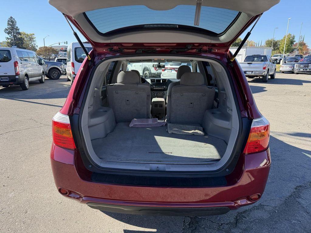 used 2009 Toyota Highlander car, priced at $10,000