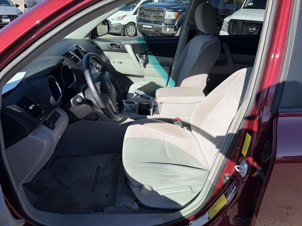 used 2009 Toyota Highlander car, priced at $10,000