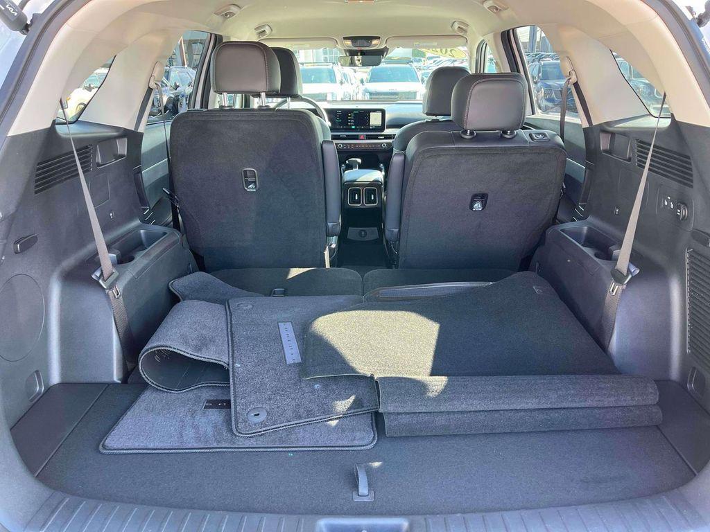 used 2025 Kia Sorento car, priced at $37,988