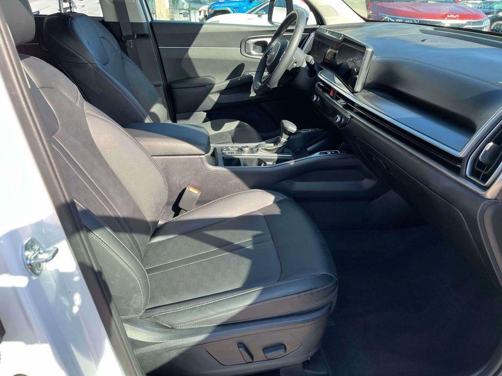 used 2025 Kia Sorento car, priced at $37,988