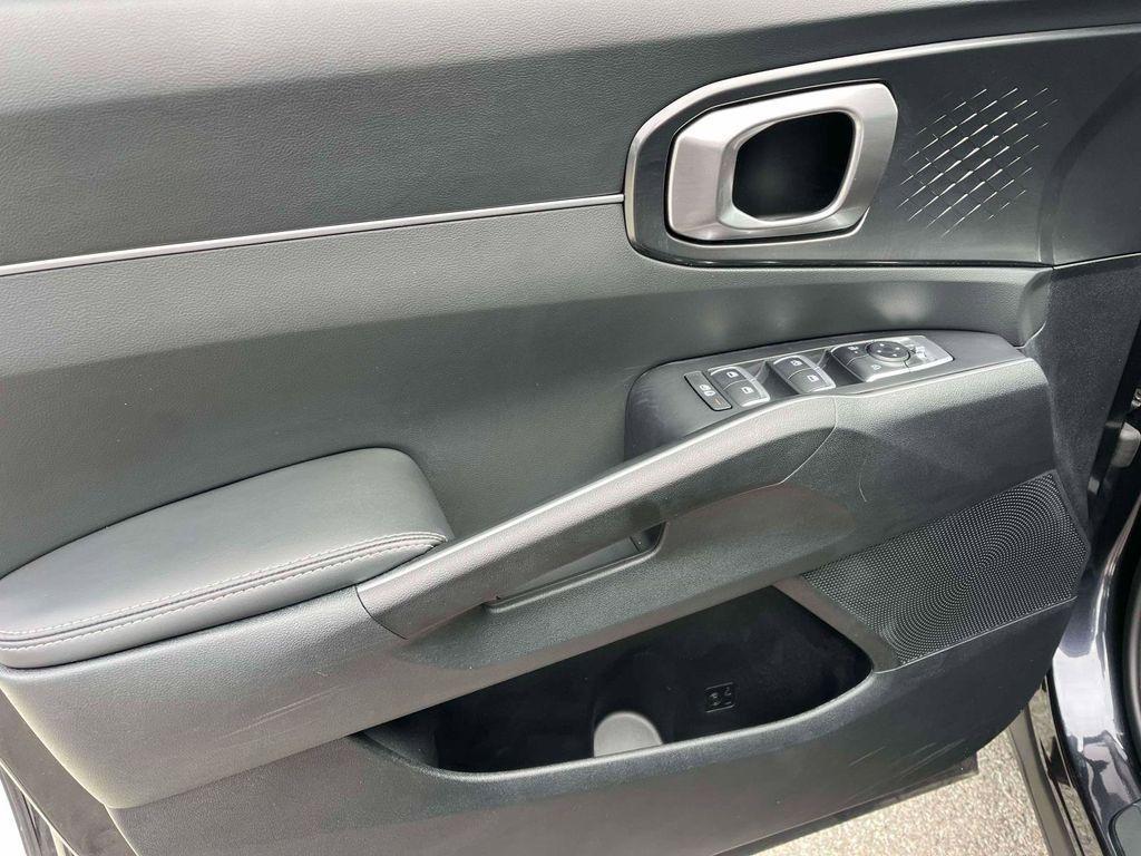 used 2025 Kia Sorento car, priced at $31,489