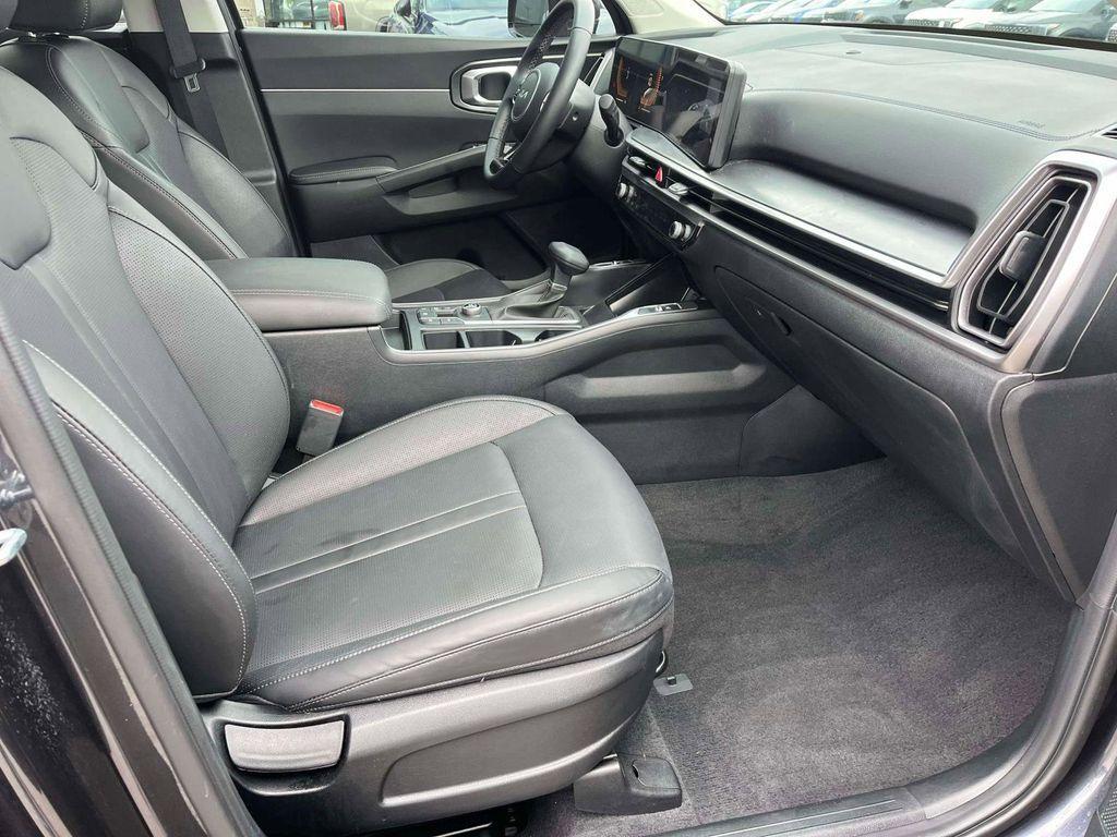 used 2025 Kia Sorento car, priced at $31,489