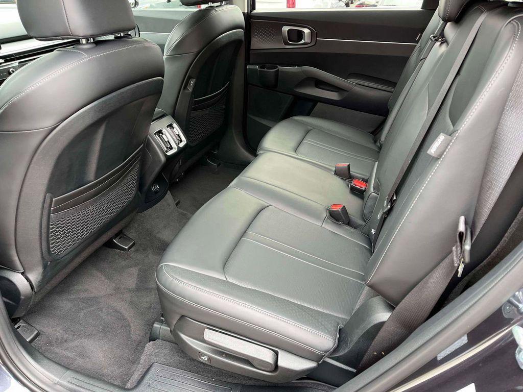 used 2025 Kia Sorento car, priced at $31,489