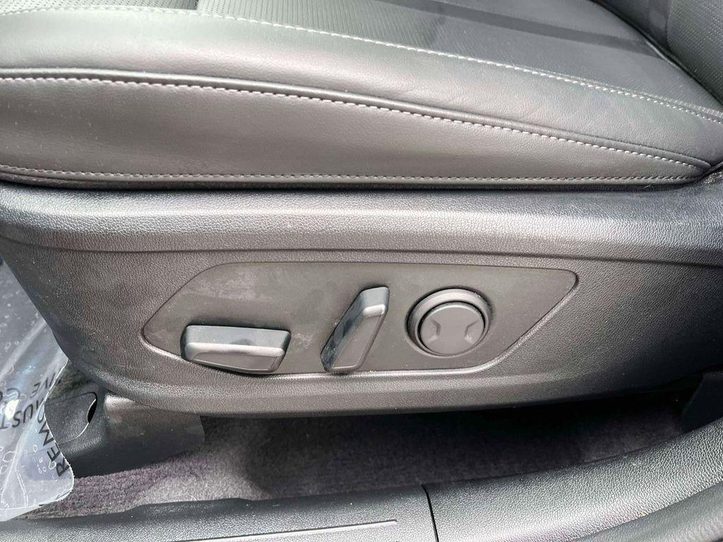 used 2025 Kia Sorento car, priced at $31,489