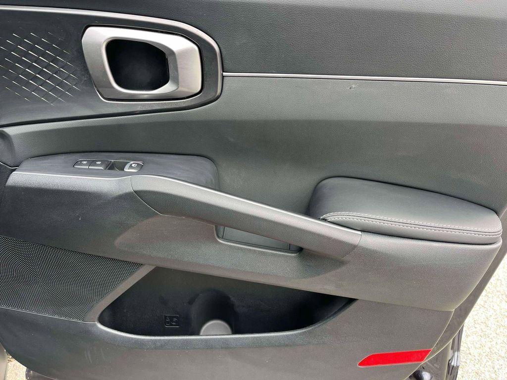 used 2025 Kia Sorento car, priced at $31,489