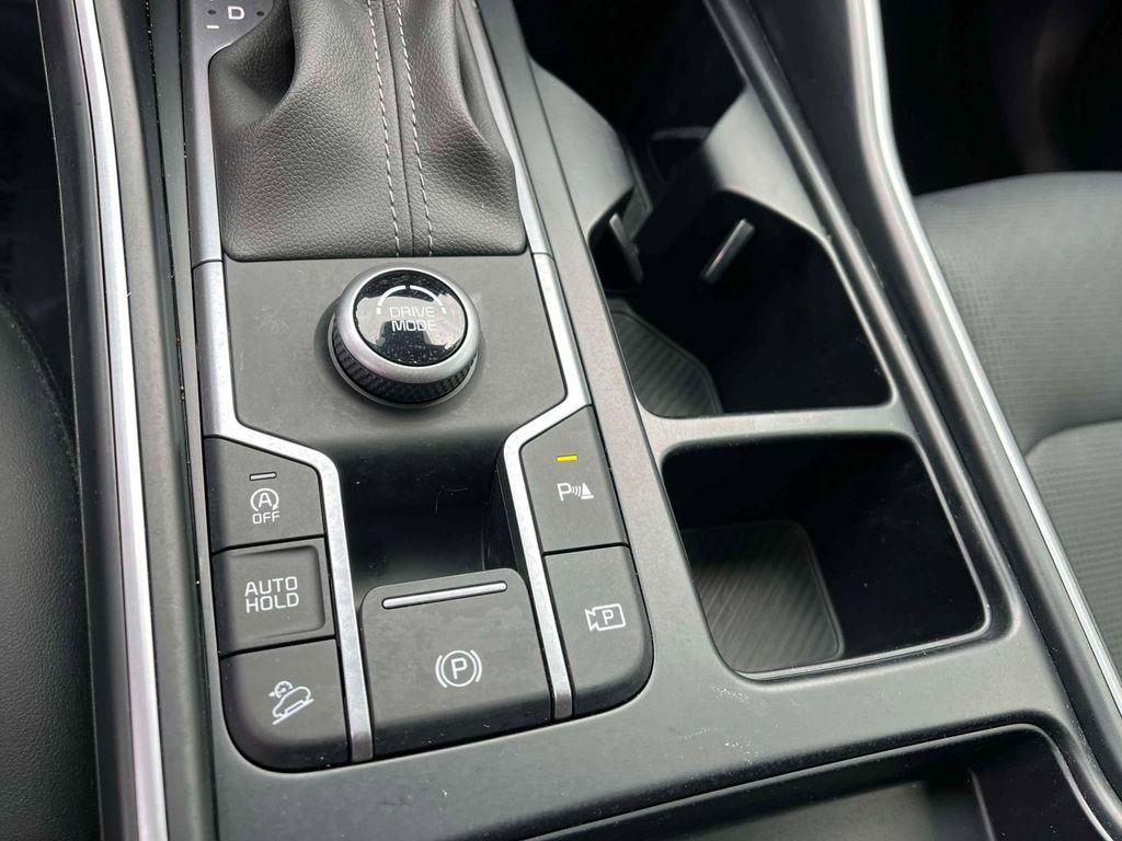 used 2025 Kia Sorento car, priced at $31,489