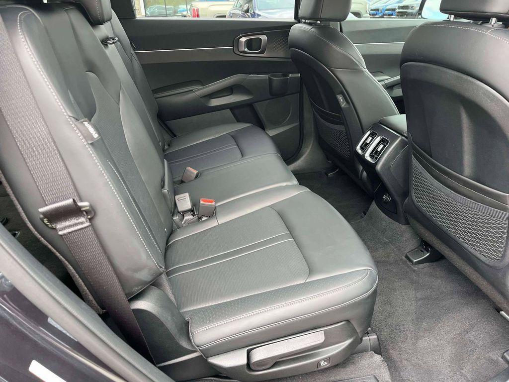 used 2025 Kia Sorento car, priced at $31,489