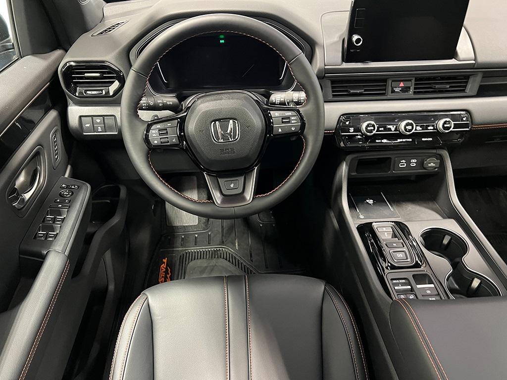 new 2025 Honda Pilot car, priced at $47,832