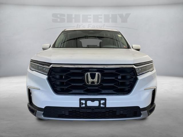 new 2025 Honda Pilot car, priced at $45,266