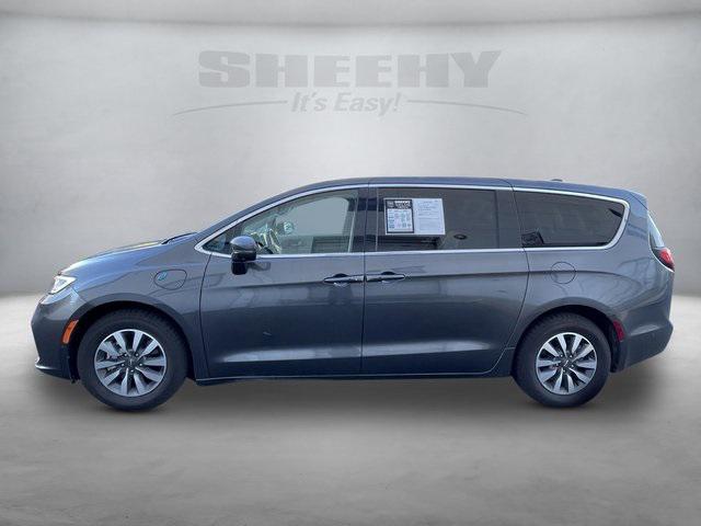 used 2022 Chrysler Pacifica Hybrid car, priced at $21,644