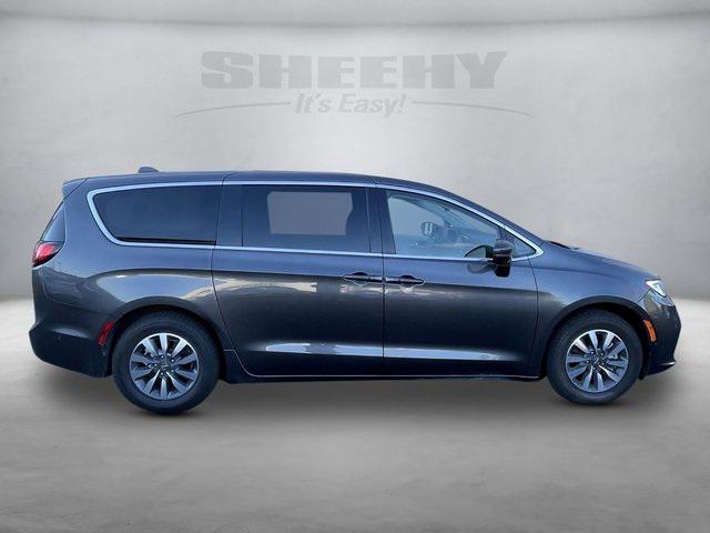 used 2022 Chrysler Pacifica Hybrid car, priced at $21,644