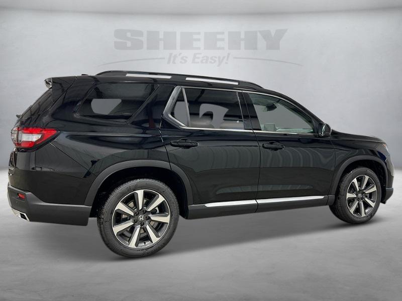 new 2025 Honda Pilot car, priced at $47,276