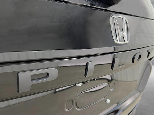 new 2025 Honda Pilot car, priced at $47,902