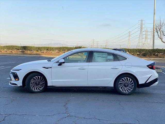 new 2025 Hyundai Sonata Hybrid car, priced at $29,995