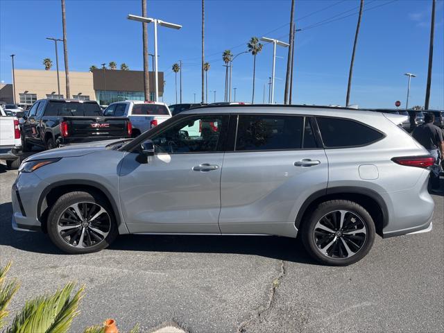 used 2022 Toyota Highlander car, priced at $34,994