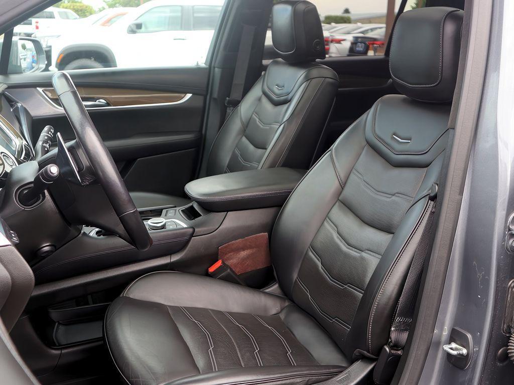 used 2020 Cadillac XT6 car, priced at $34,999