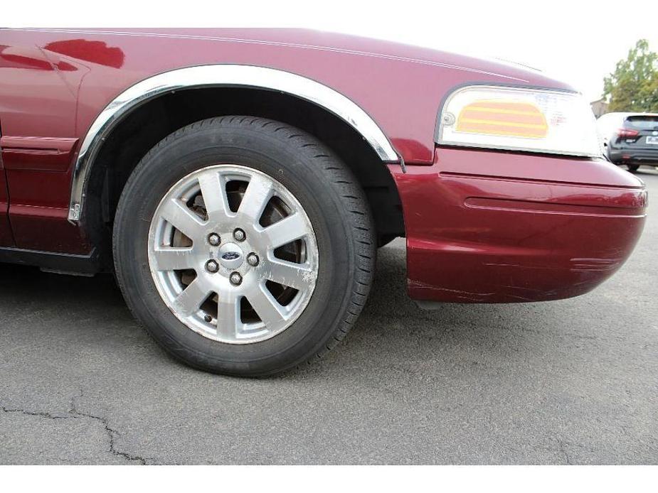 used 2006 Ford Crown Victoria car, priced at $5,798