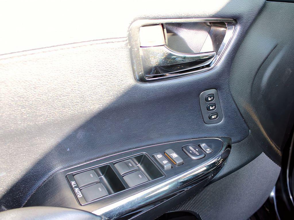 used 2014 Toyota Avalon Hybrid car, priced at $18,399