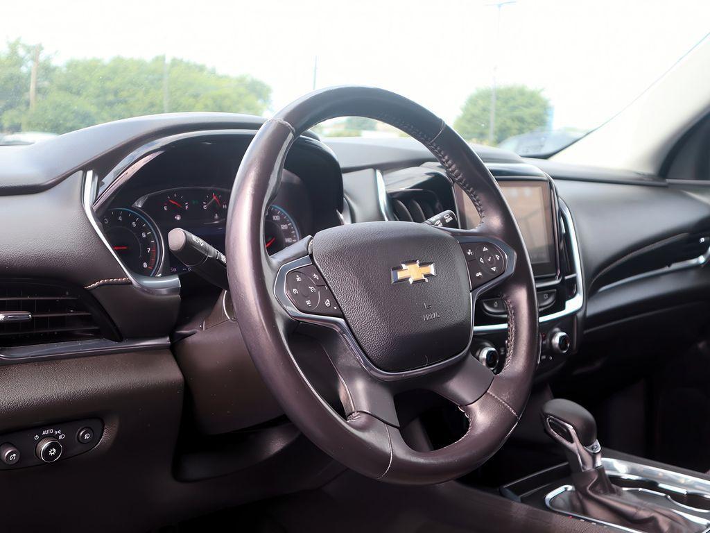 used 2021 Chevrolet Traverse car, priced at $27,199