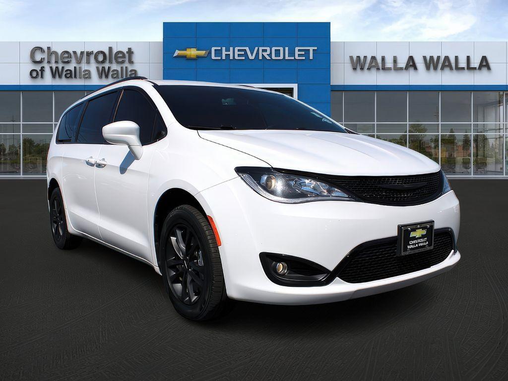used 2020 Chrysler Pacifica car, priced at $31,999