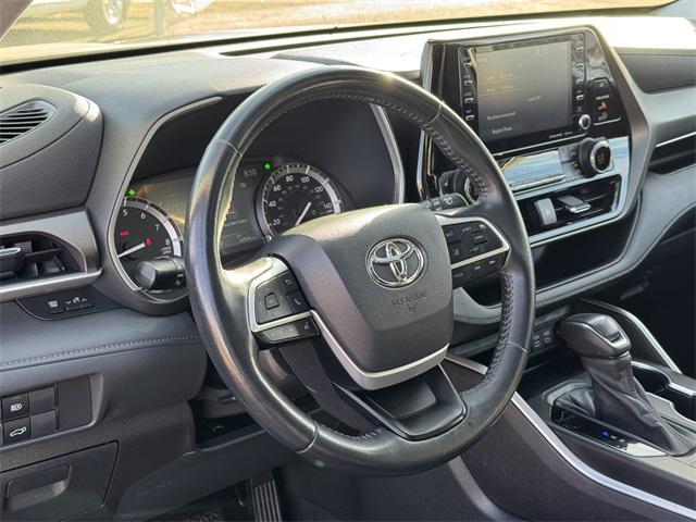 used 2022 Toyota Highlander car, priced at $32,776