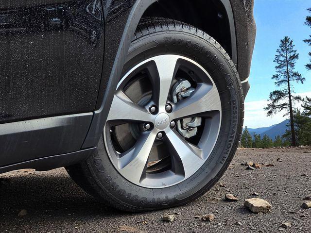 used 2020 Jeep Cherokee car, priced at $18,999