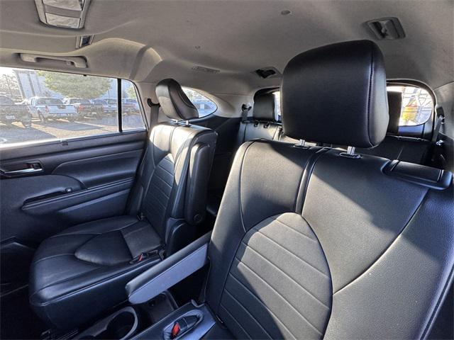 used 2021 Toyota Highlander car, priced at $29,977