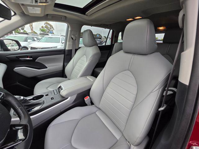 used 2021 Toyota Highlander car, priced at $34,295