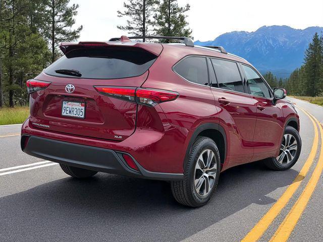 used 2021 Toyota Highlander car, priced at $34,295