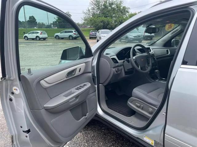 used 2015 Chevrolet Traverse car, priced at $9,400